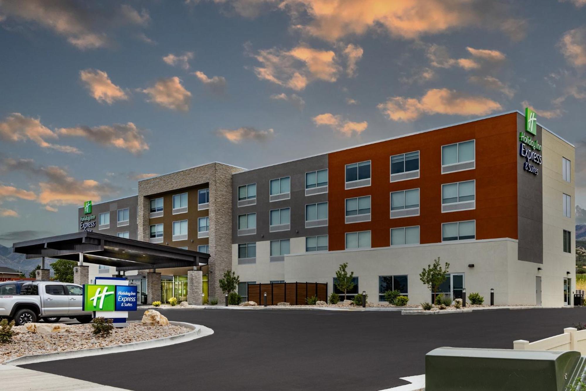 Holiday Inn Express & Suites - Nephi By Ihg Екстериор снимка