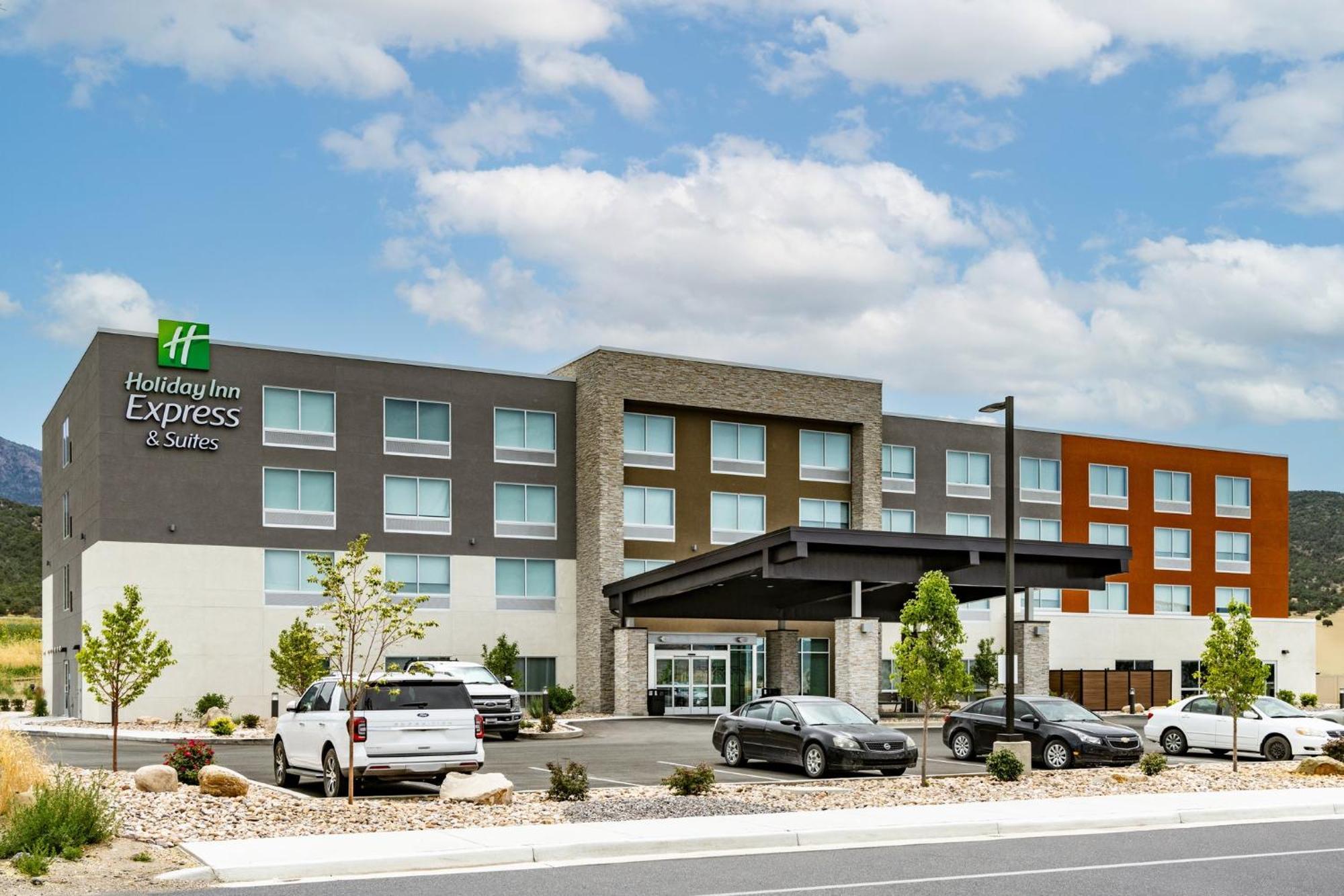 Holiday Inn Express & Suites - Nephi By Ihg Екстериор снимка
